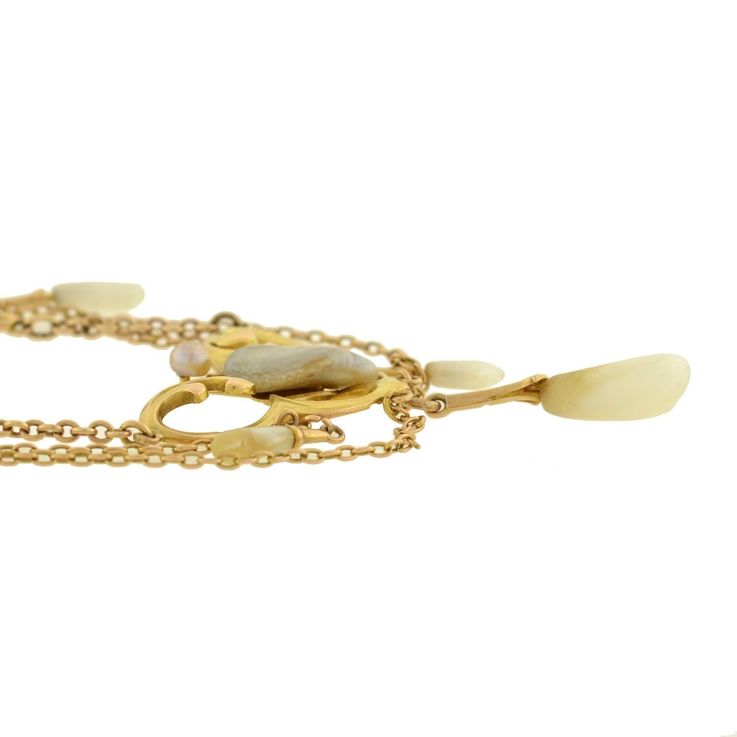 Non taillé Krementz Collier feston Art Nouveau en or jaune avec perles naturelles en vente