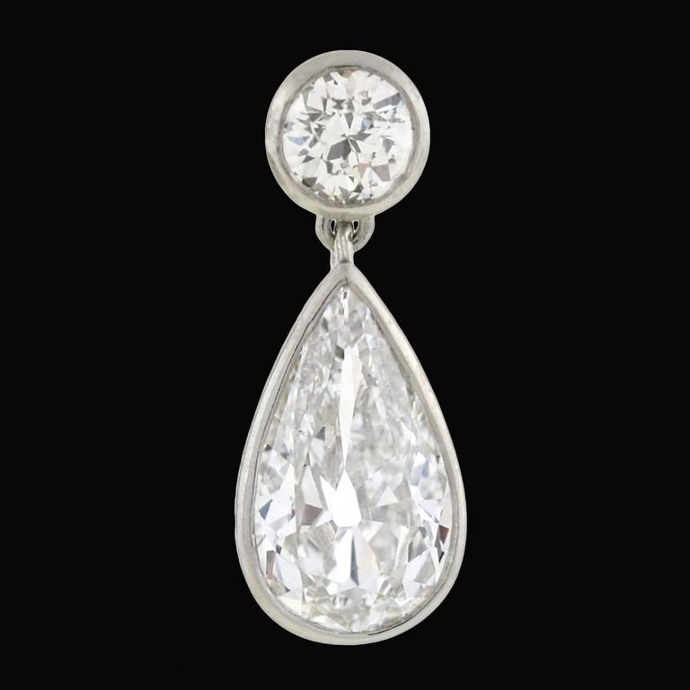 Art Deco Pear Cut Diamond Earrings 2 66ctw At 1stdibs Elegant And Exquisite Diamond Earrings From The Art Deco Ca1920 Era Each Earring