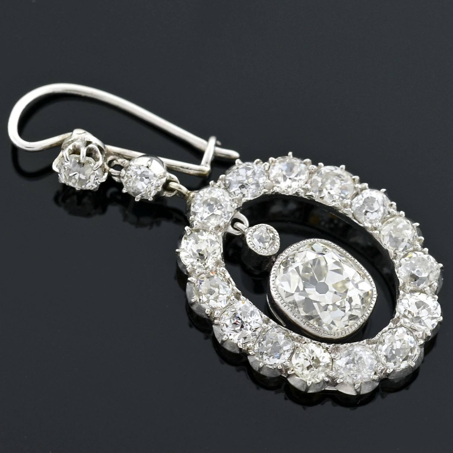 Women's Edwardian Dramatic 6.20 carats Diamonds Platinum Earrings 
