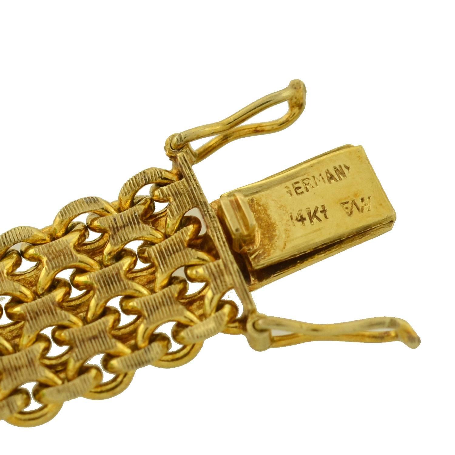 Women's Vintage Chrysoprase Cabochon Gold Chainmail Bracelet