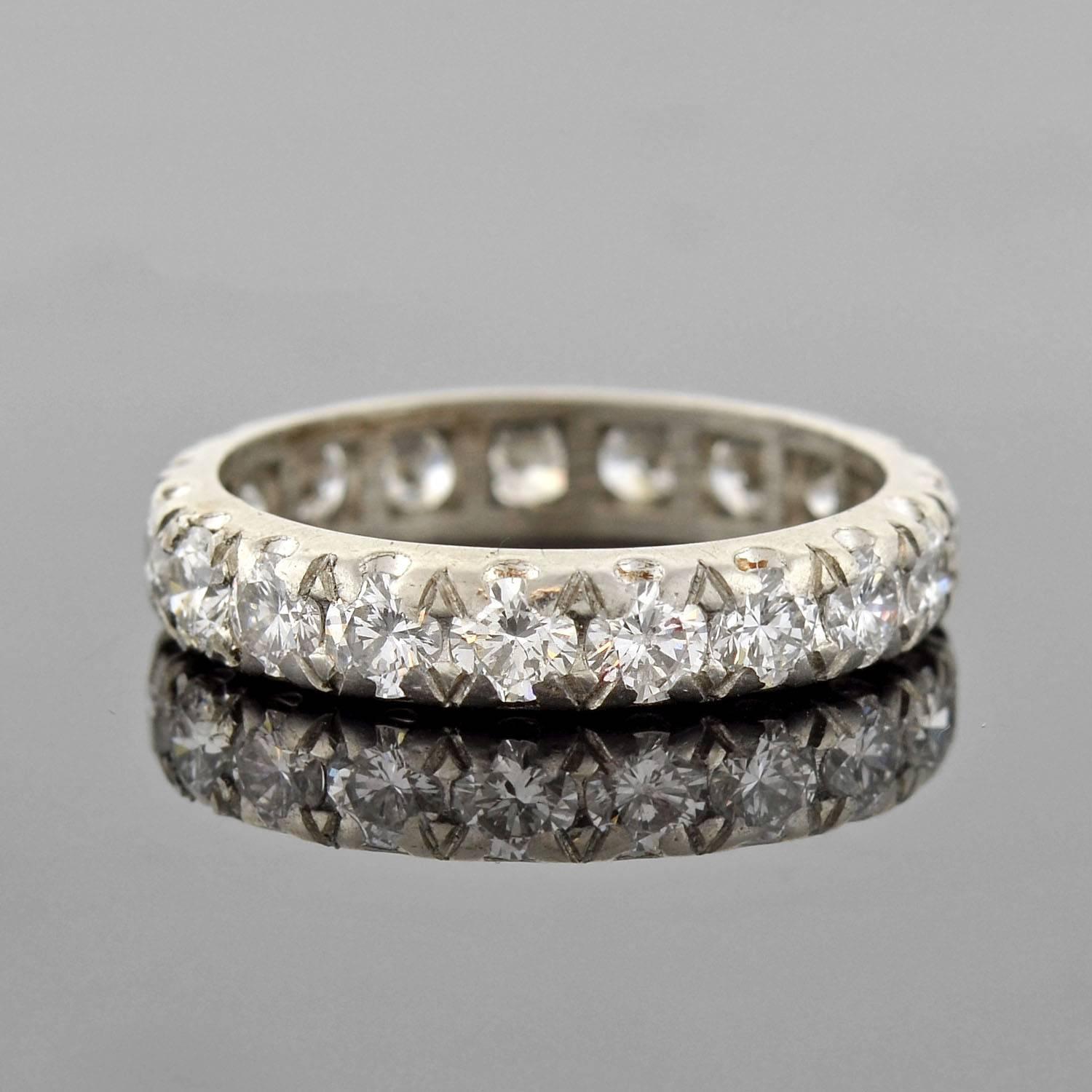Retro 2.50 Total Carat Diamond Platinum Eternity Band In Excellent Condition For Sale In Narberth, PA
