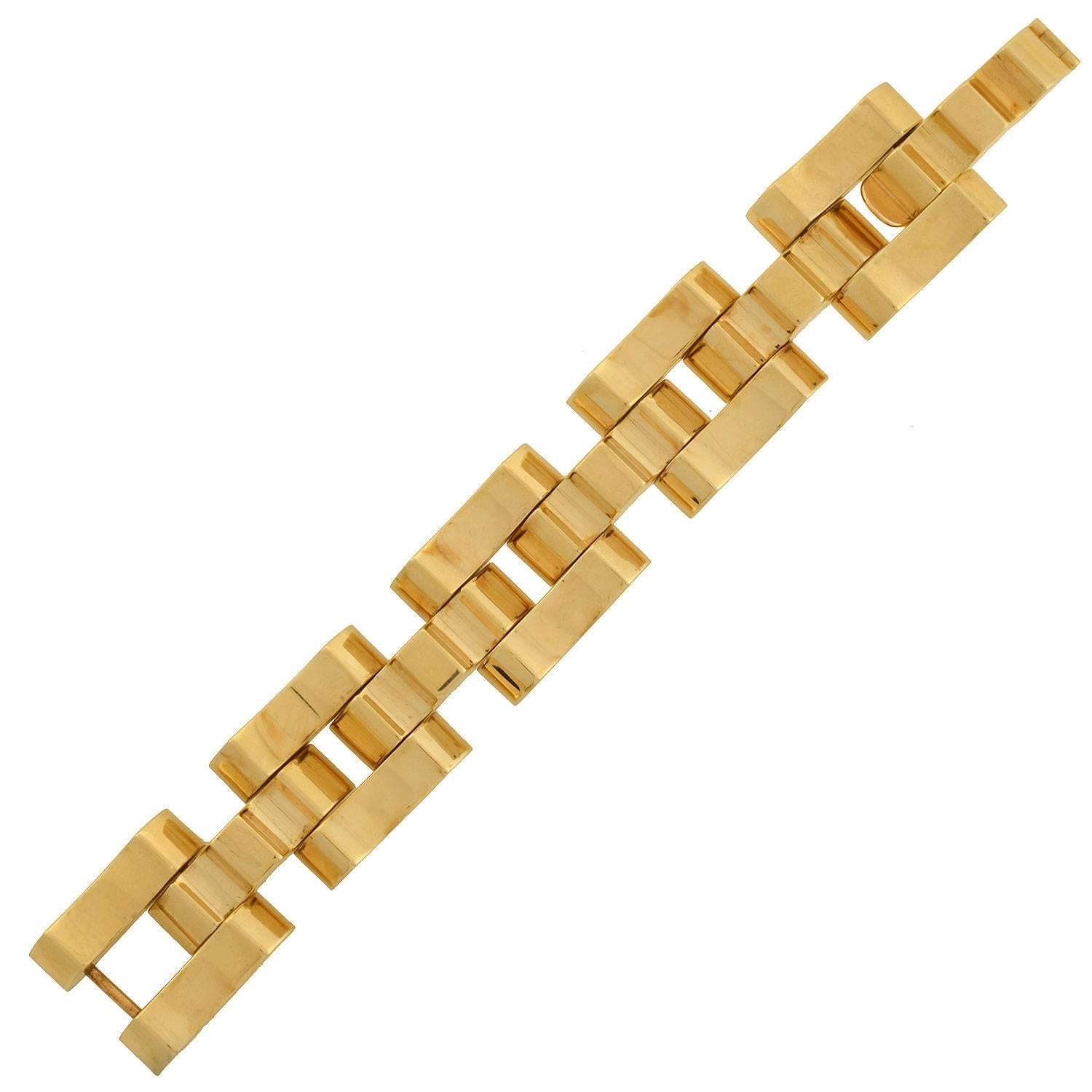 This fabulous Retro bracelet from the 1940s is a signed piece by Tiffany & Co! Made of 14kt gold, the bracelet has a stylish 