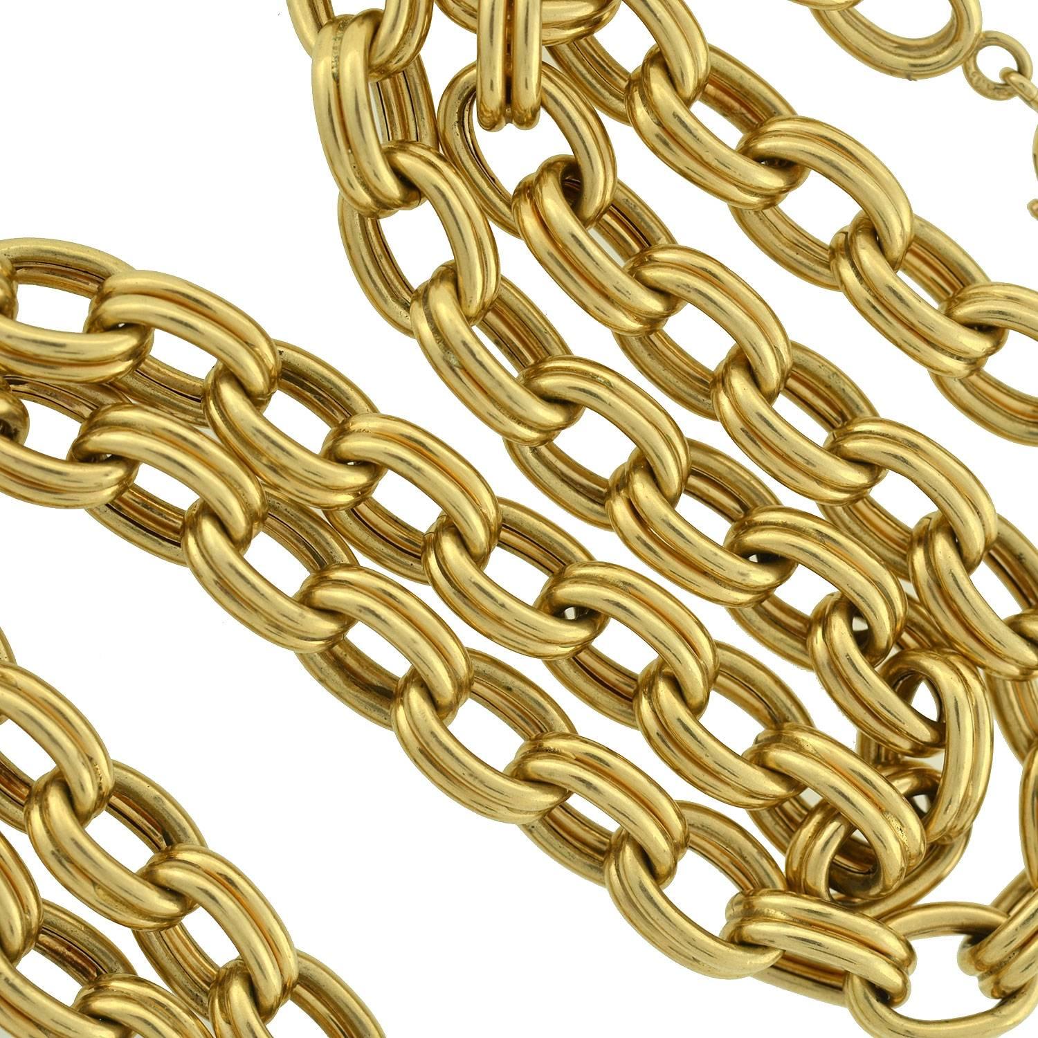 A fabulous vintage Krementz gold link chain from the 1950's! Made of vibrant 14kt yellow gold, the piece is comprised of large interlocking oval-shaped links, which connect to one another to form an attractive necklace. Each link is formed by two