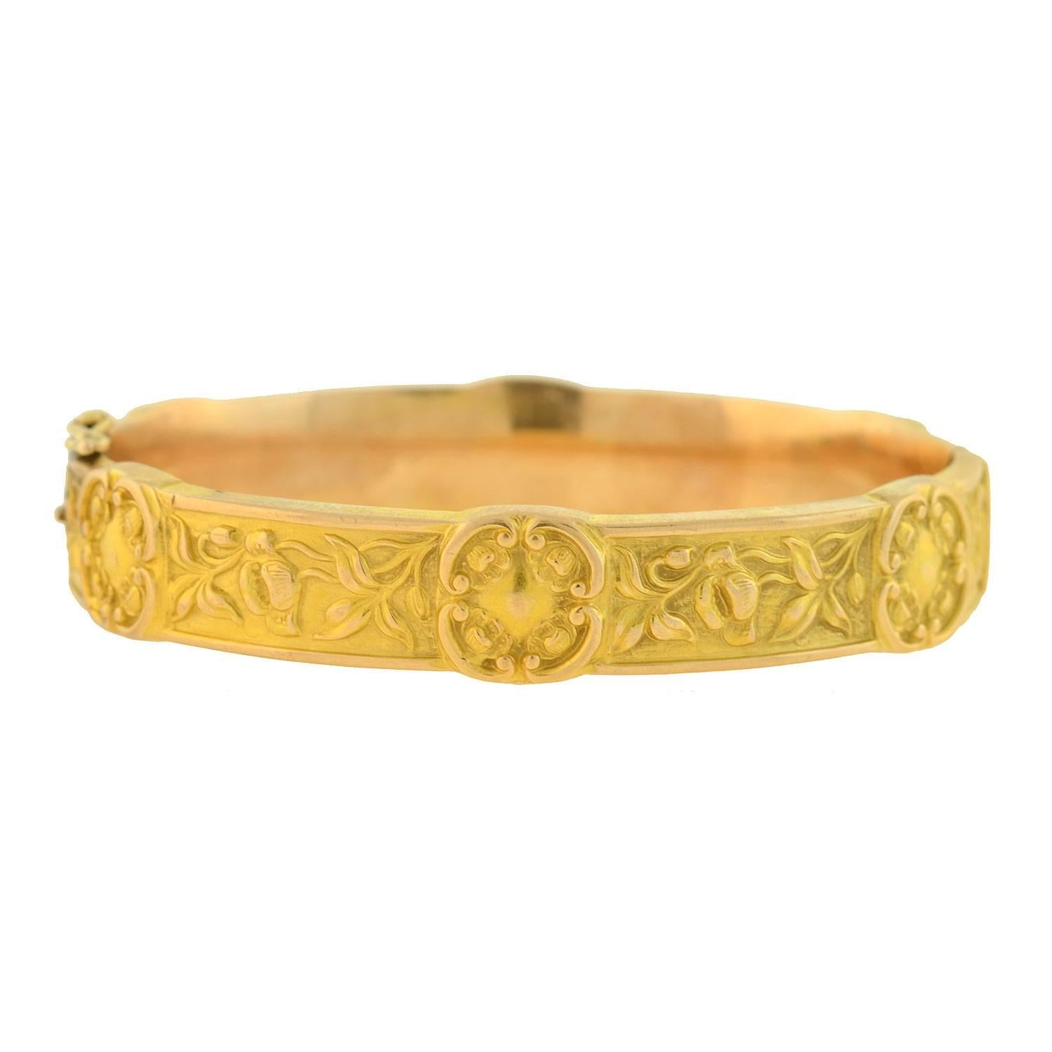Art Nouveau Gold Repousse Bangle Bracelet With Floral Motif In Excellent Condition In Narberth, PA