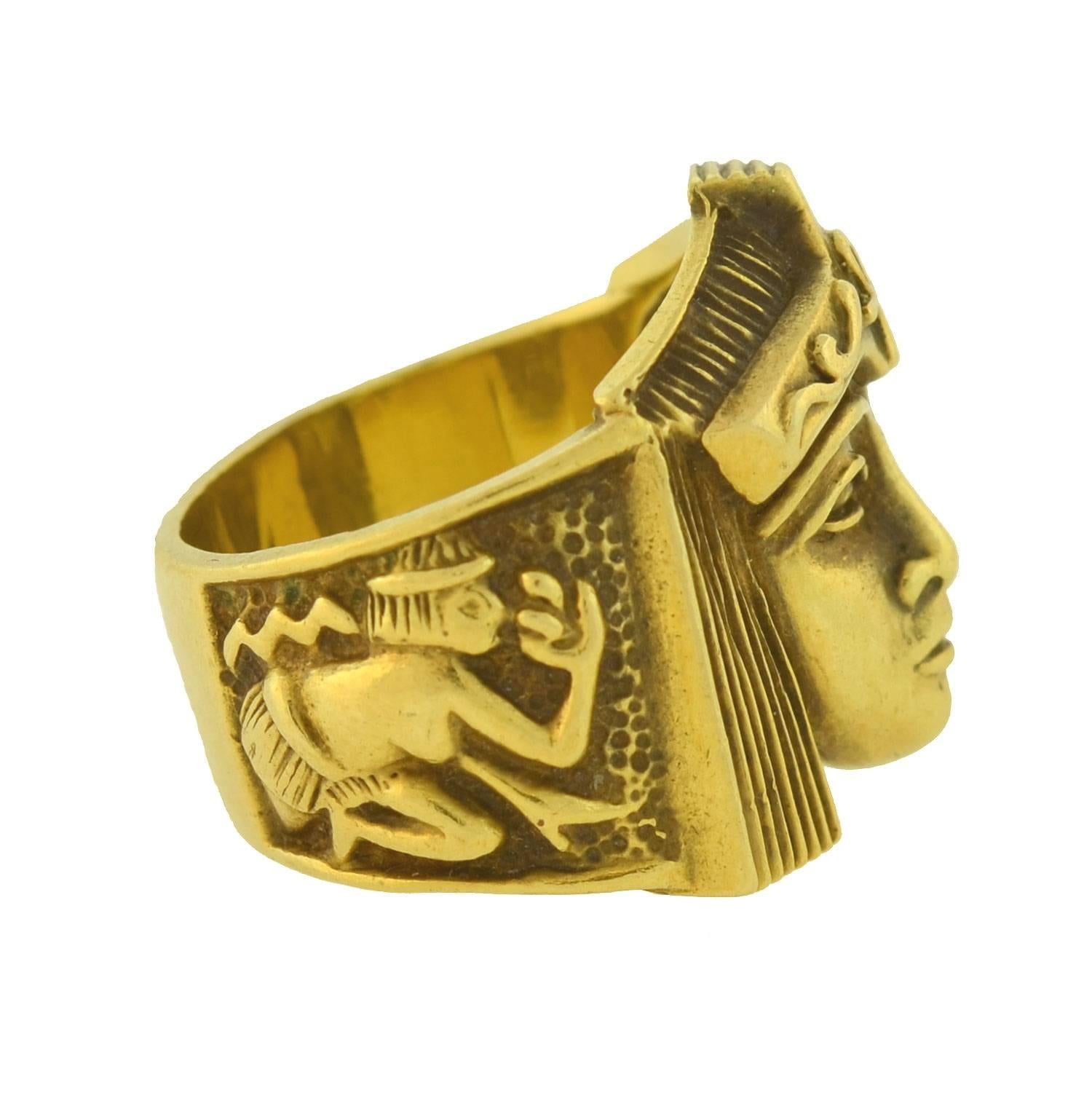 A fabulous Vintage Egyptian revival-style ring from the 1970s era! Crafted in 18kt yellow gold, this bold piece is particularly large in size and look and has a spectacular sculptural design, depicting a strong Egyptian face. The 3-dimensional image