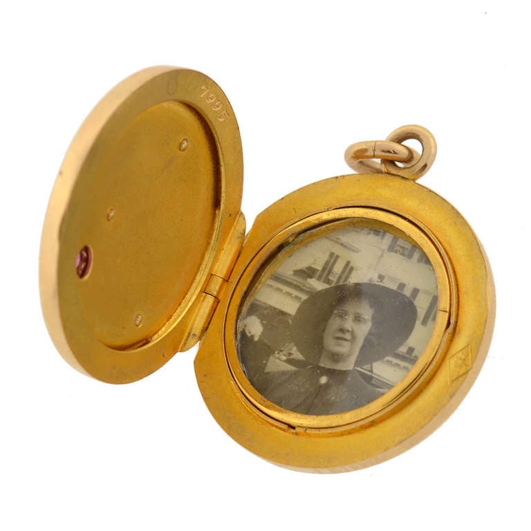 Women's or Men's Victorian Raised Lion & Ruby Freemason Gold Locket 13.4dwt
