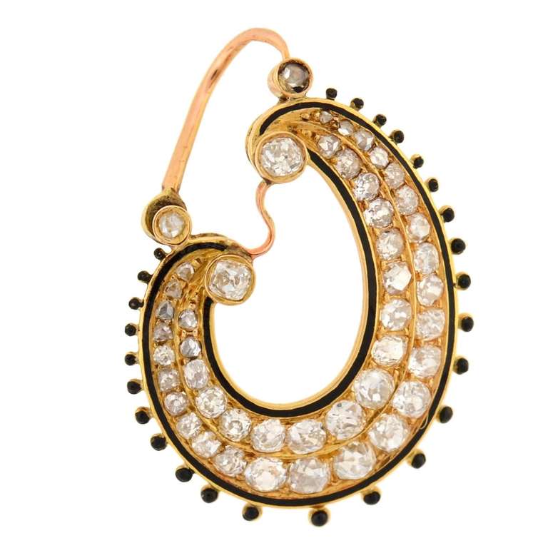 An absolutely fantastic pair of earrings from the Victorian (ca1880) era! Made of 15kt yellow gold, the earrings have an unusual crescent-like paisley design, consisting of an open oval with a swooping cutout center. Each earring features two rows