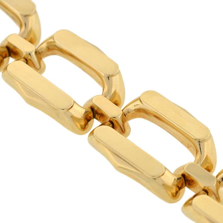 thick gold link bracelet