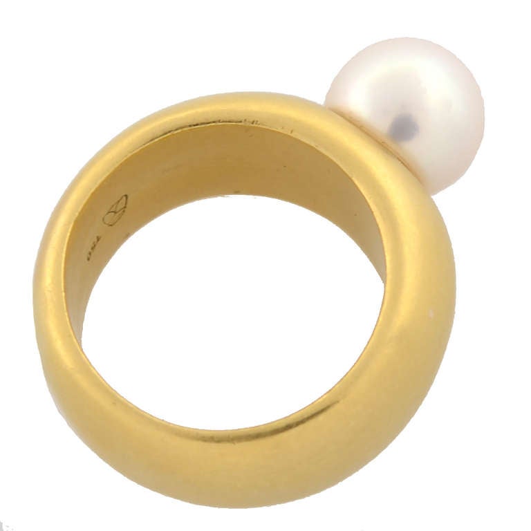 Women's Contemporary Signed Pearl Gold Band Ring