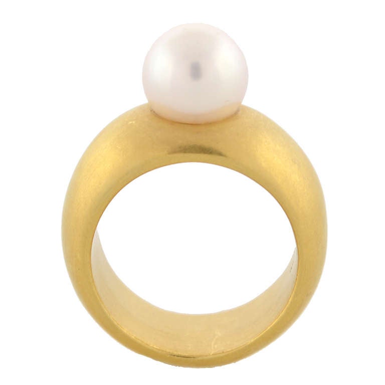 Contemporary Signed Pearl Gold Band Ring 2