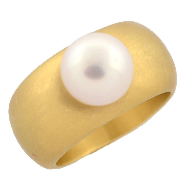 Contemporary Signed Pearl Gold Band Ring 3