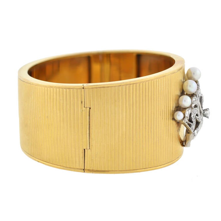 An absolutely fabulous bangle bracelet from the early Retro (ca1935) period! Made of vibrant 14kt yellow gold, this regal looking bracelet is fairly wide, with a textured surface comprised of a vertical ridged design that carries around the entire