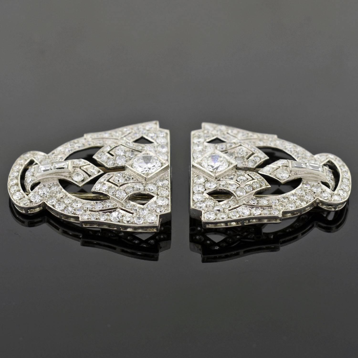 Clips d'épingles Art déco incrustés de diamants et de platine en vente 1