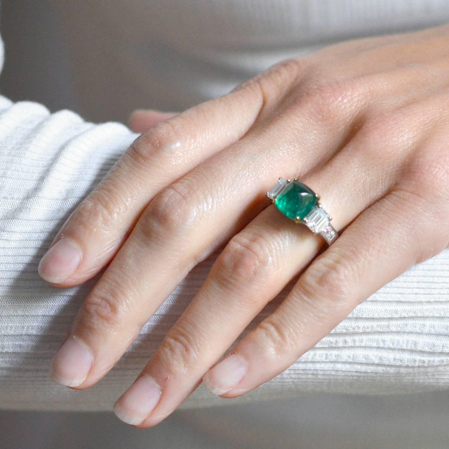 Women's Contemporary Pyramidal Cabochon 4.05 Carat Emerald Diamond Gold Ring 