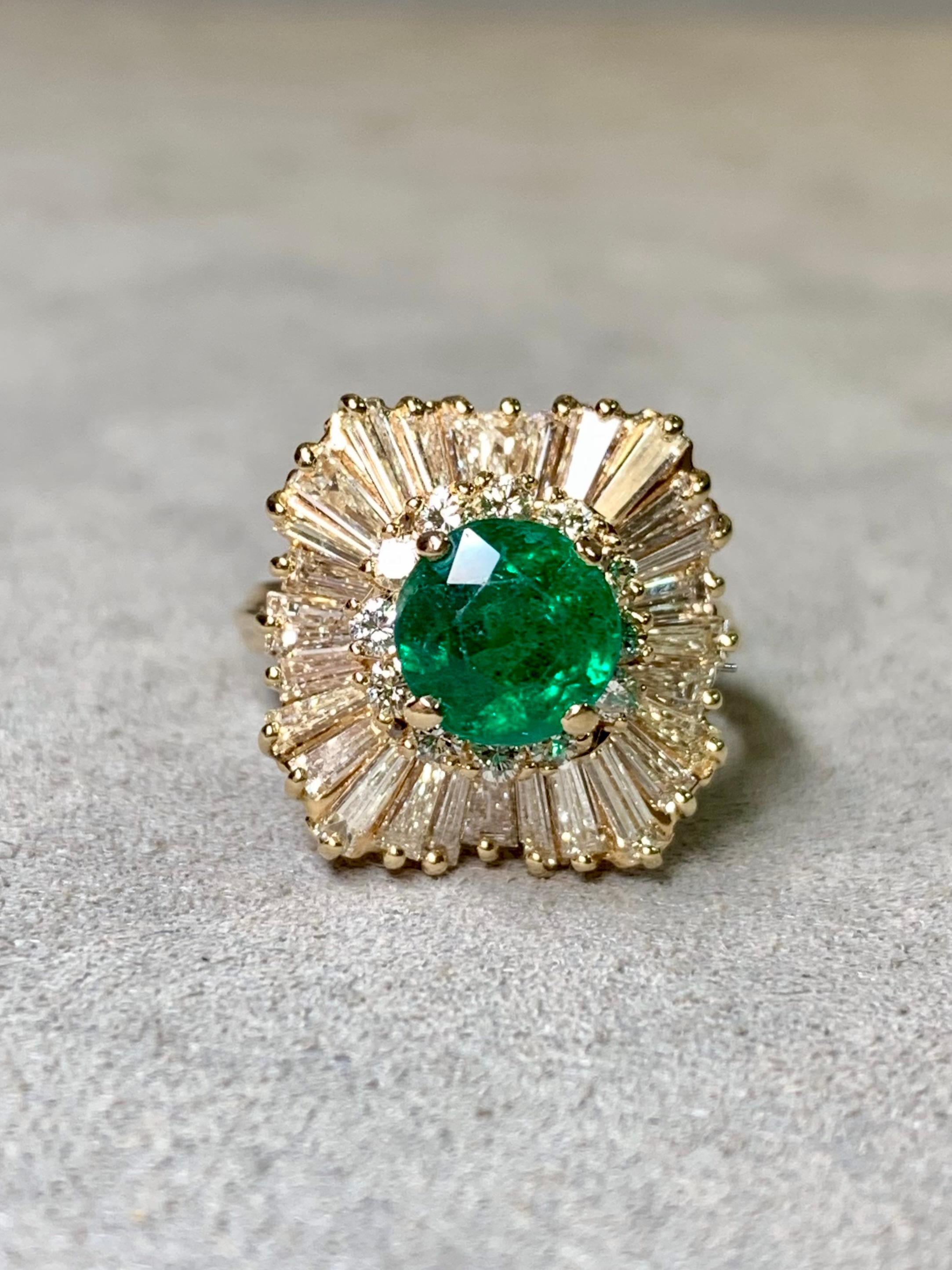 Vintage 14K Baguette Diamant Runde Smaragd Ballerina Cocktail Ring 3,74ctw im Zustand „Gut“ im Angebot in Winter Springs, FL