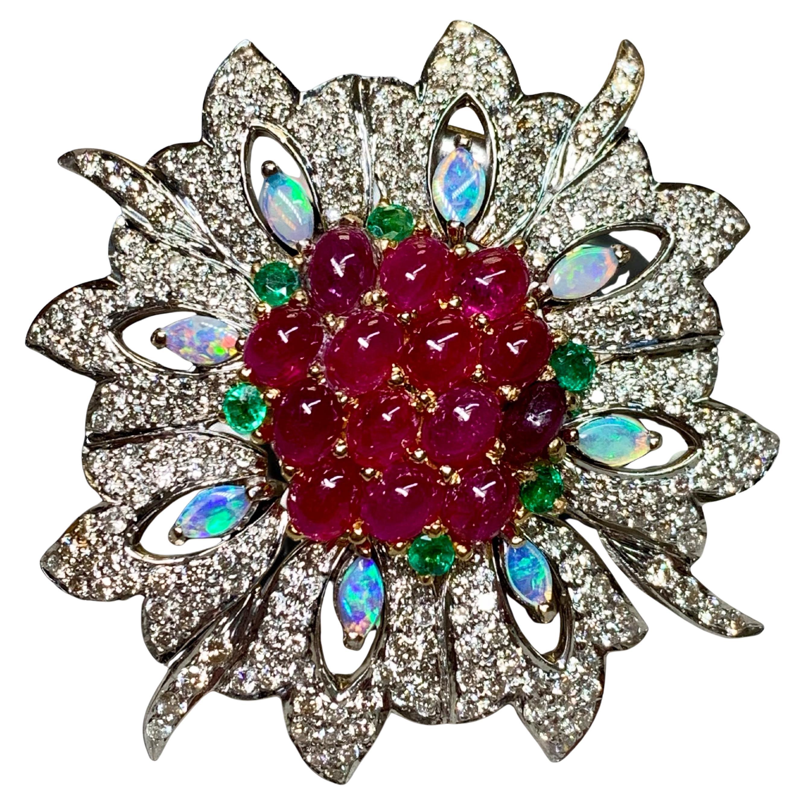 Ciondolo spilla floreale in oro giallo bianco 18 carati con diamante e rubino 14,86ct in vendita