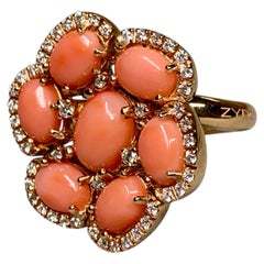 Estate Zydo Cocktailring aus 18 Karat Gelbgold mit Cabochon-Koralle, Diamanten und Blumenmotiv, italienische Herstellung