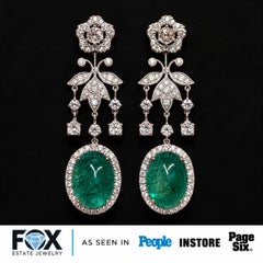 Pendientes largos tipo candelabro vintage de 18 quilates con esmeraldas en cabujón y diamantes en talla rosa, 16,50 ct en total