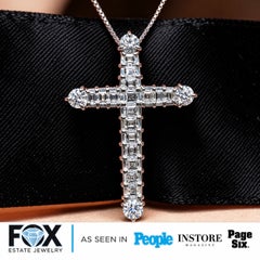Collana con ciondolo a croce in stile Estate Platinum, con diamanti taglio Carré e rotondo incastonati a griffe, 17,50”