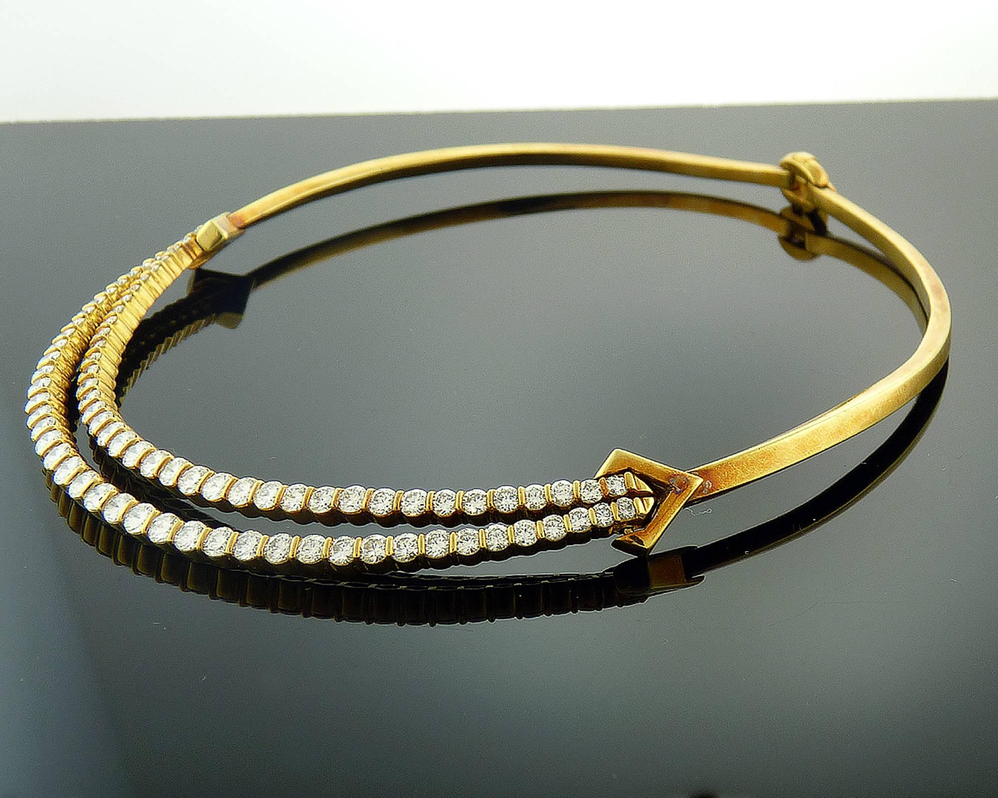 Round Diamond Gold Choker Necklace In Excellent Condition In New York, NY