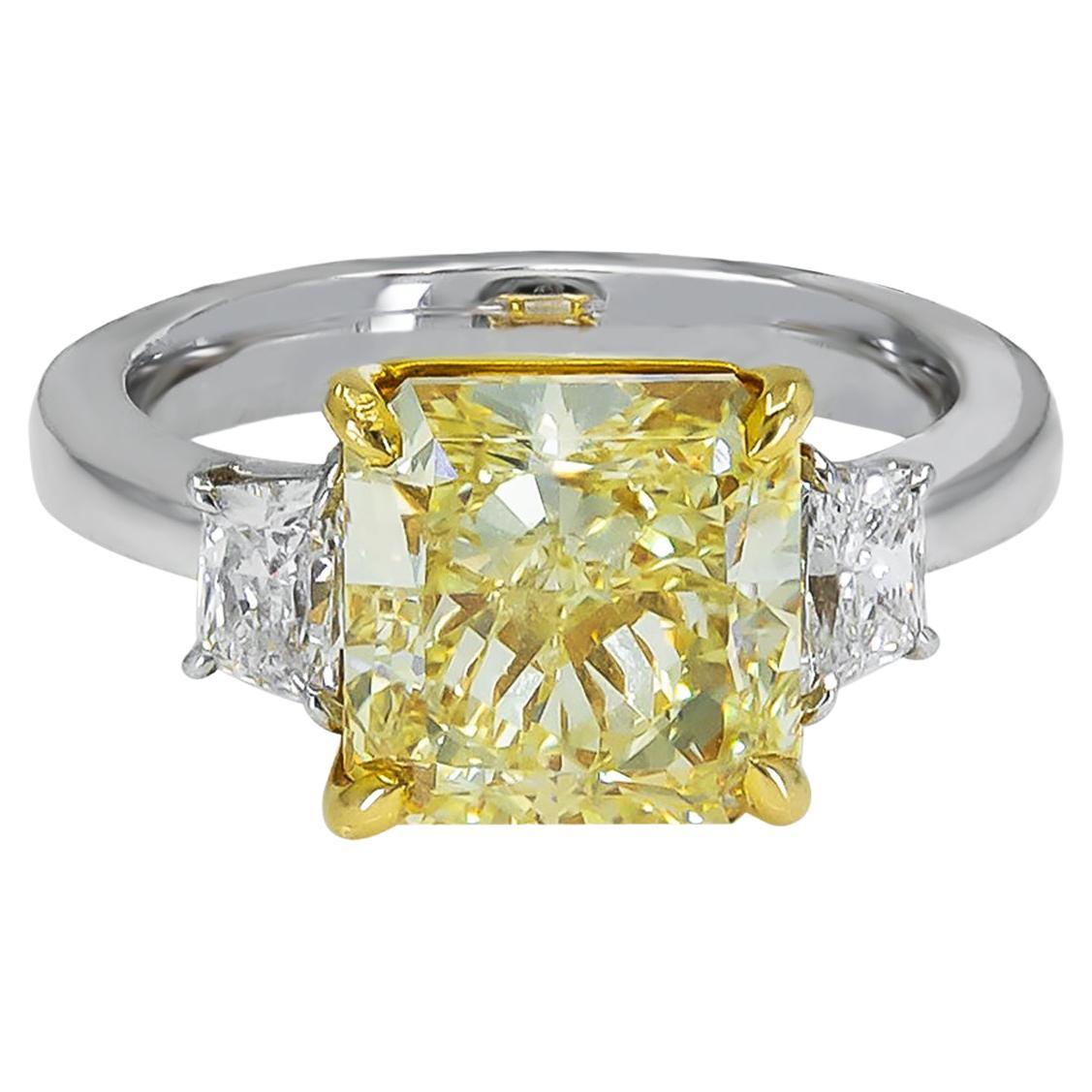 Spectra Fine Jewelry Bague en diamant jaune intense fantaisie de 5,05 carats certifié GIA en vente