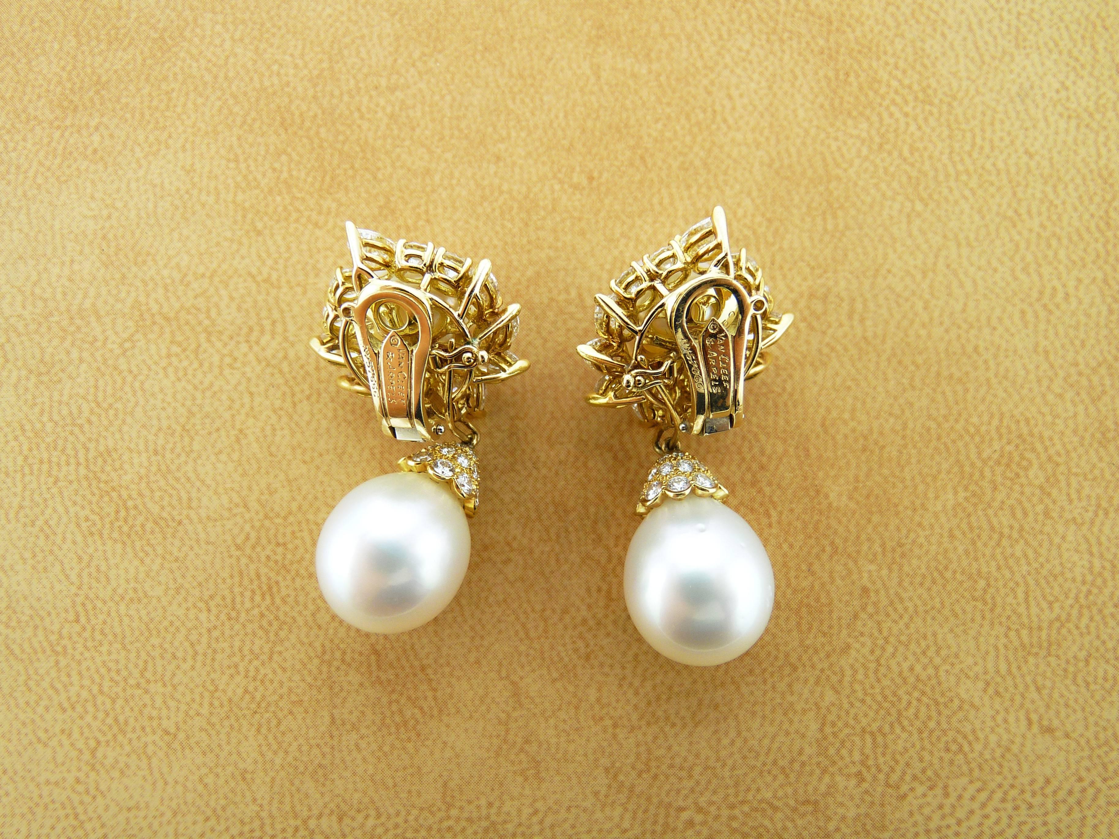 Women's Van Cleef & Arpels Pearl Diamond 18 Karat Yellow Gold Earrings