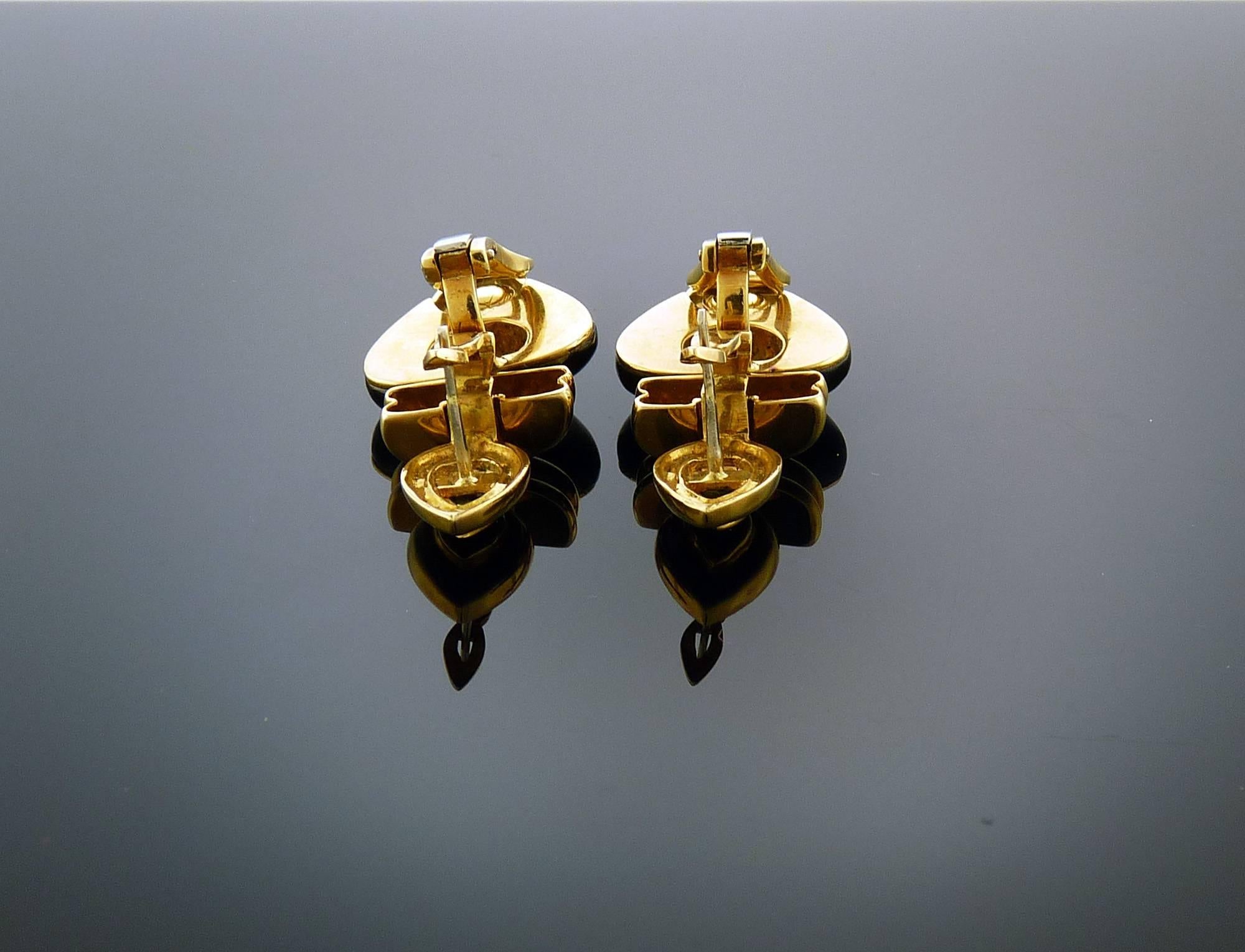 A pair of beautiful and elegant earrings. Can be worn two-ways. Set with four pear-shaped tourmaline and 14 round diamonds with black onyx accents set in 18k Yellow Gold.
Diamonds are lively and bright, G-H colors, VS clarity, total diamond weight