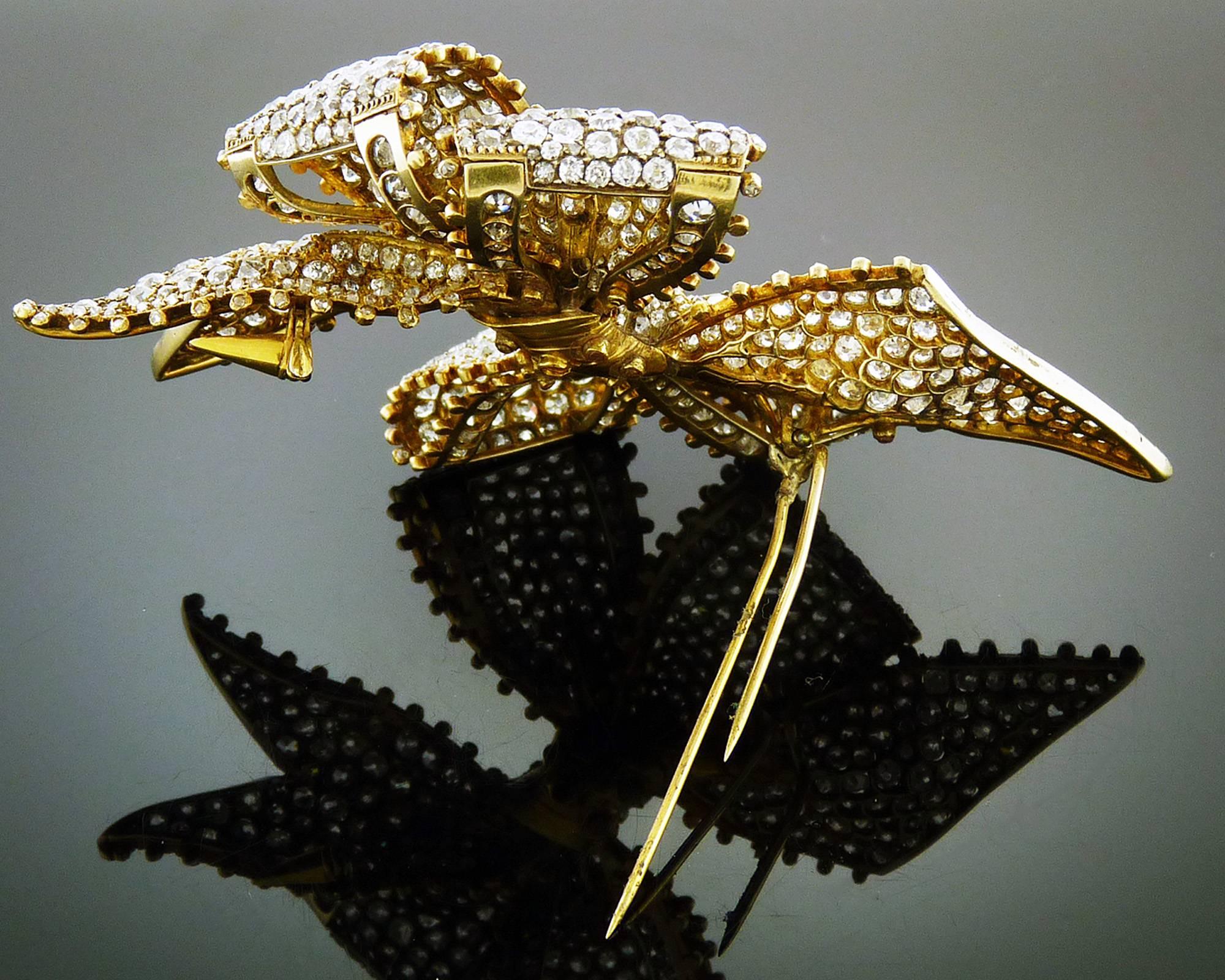 Round Cut Antique Diamond 18 Karat Yellow Gold Bow Brooch, circa 1880 For Sale