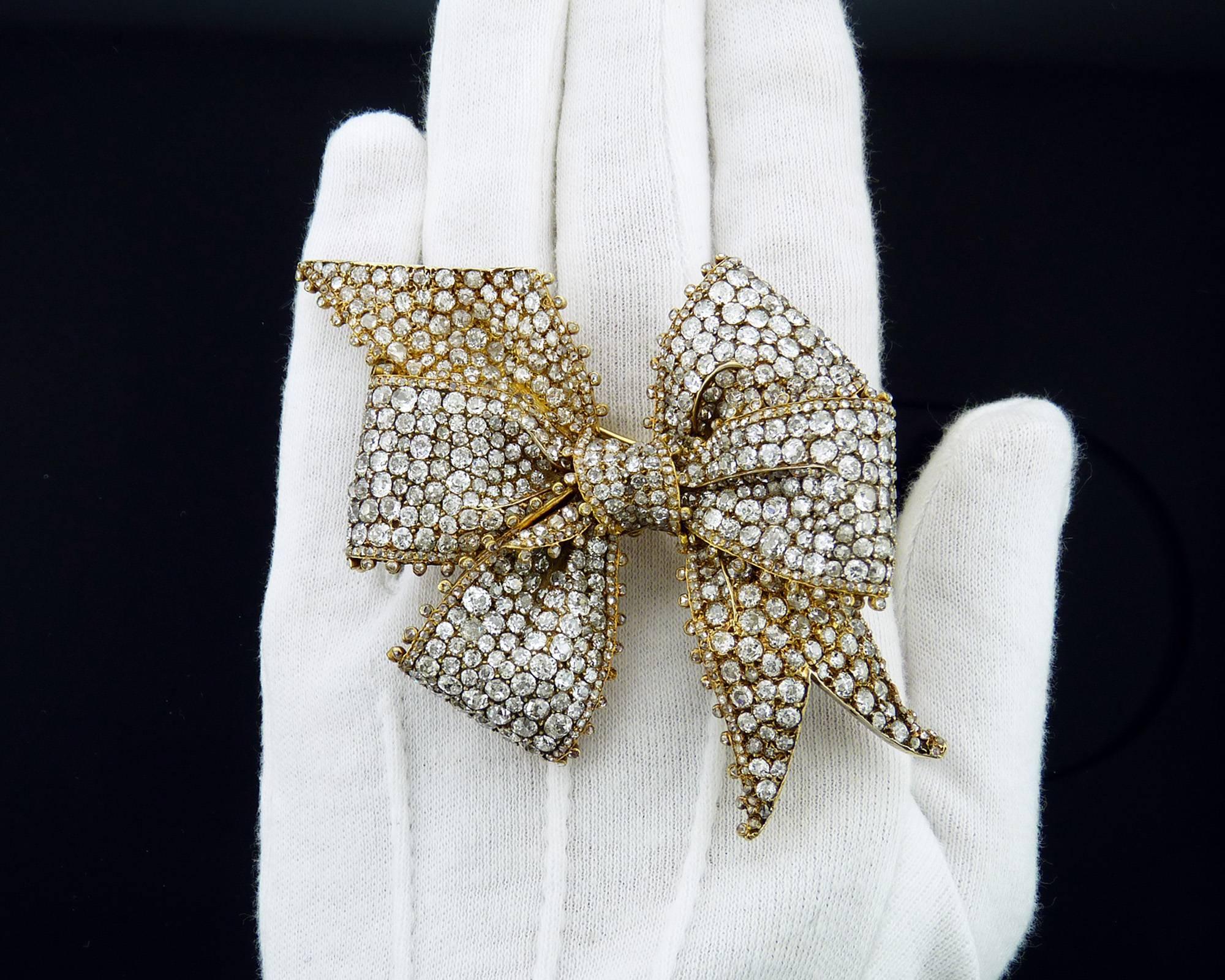 gucci bow tie brooch