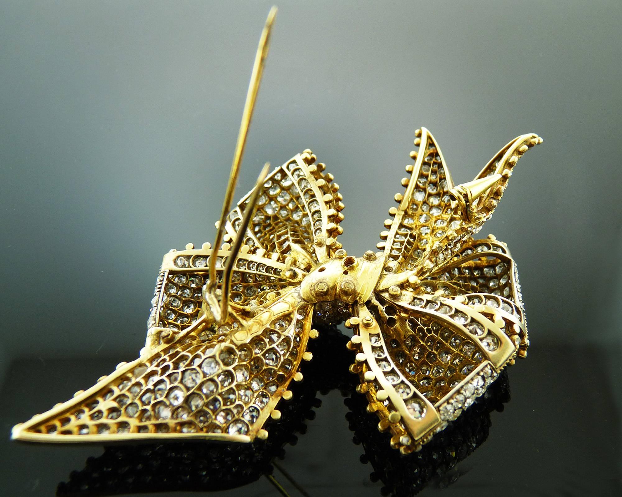 Antique Diamond 18 Karat Yellow Gold Bow Brooch, circa 1880 In Excellent Condition For Sale In New York, NY