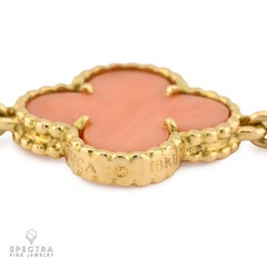 Pulsera Alhambra de Van Cleef & Arpels con 5 motivos de coral, de oro de 18 quilates