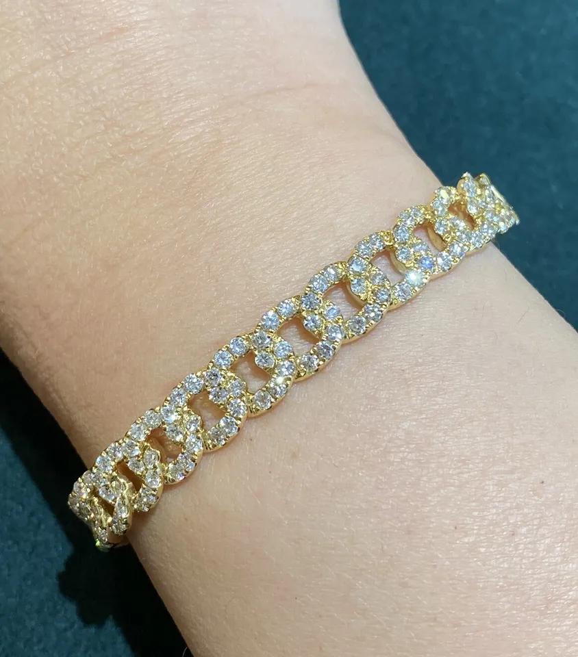 Diamond Curb Link Bangle Bracelet in 18k Yellow Gold

Diamond Curb Link Bangle Bracelet features 2.79 carats of Round Brilliant cut Diamonds set in 18k Yellow Gold.

Total diamond weight is 2.79 carats.

It fits an average 6.5 inch wrist.
Bracelet