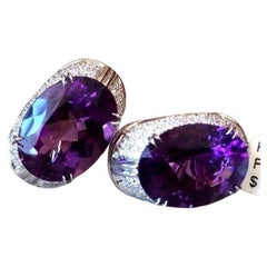 Boucles d'oreilles en or blanc 18K avec améthyste ovale de 37,26 carats et diamants pavés