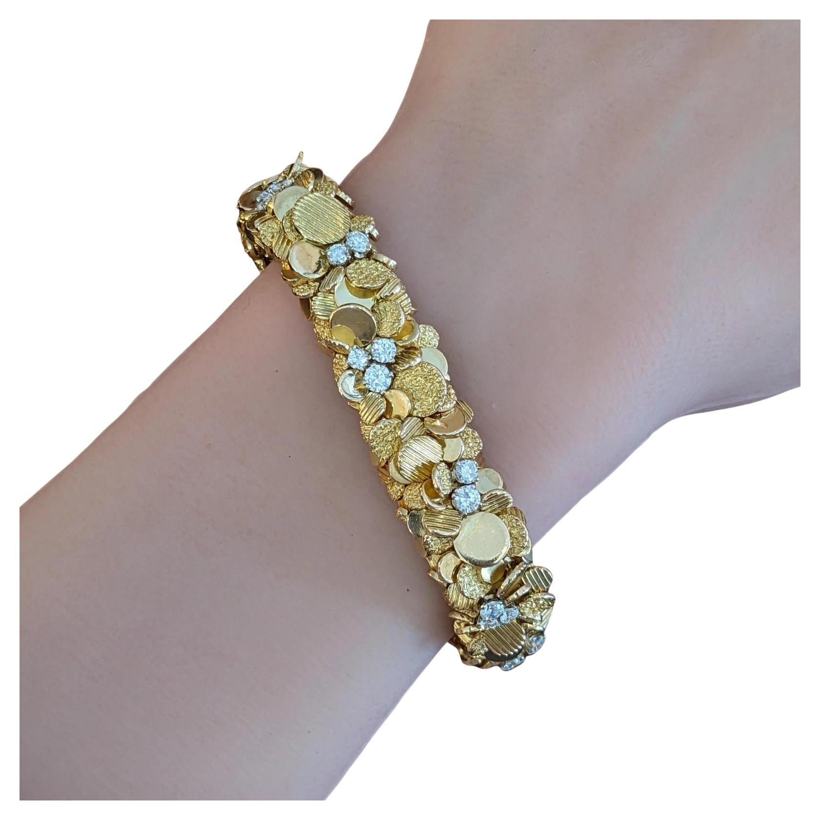 ITALY Bracelet en or jaune 18k avec disques et diamants en grappe en vente