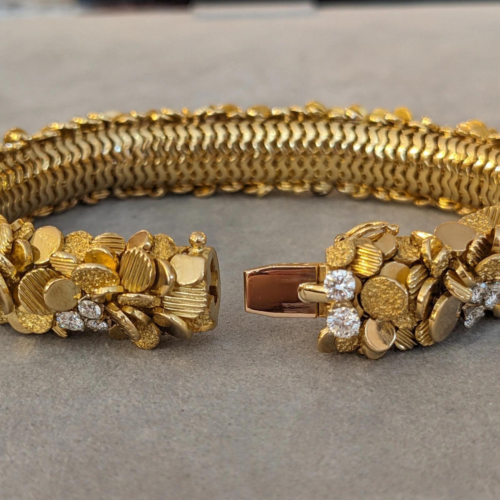 ITALY Bracelet en or jaune 18k avec disques et diamants en grappe en vente 2