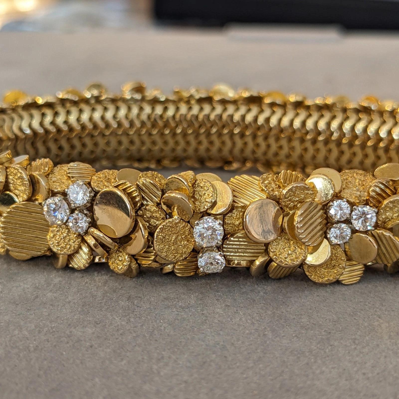 ITALY Bracelet en or jaune 18k avec disques et diamants en grappe Excellent état - En vente à La Jolla, CA