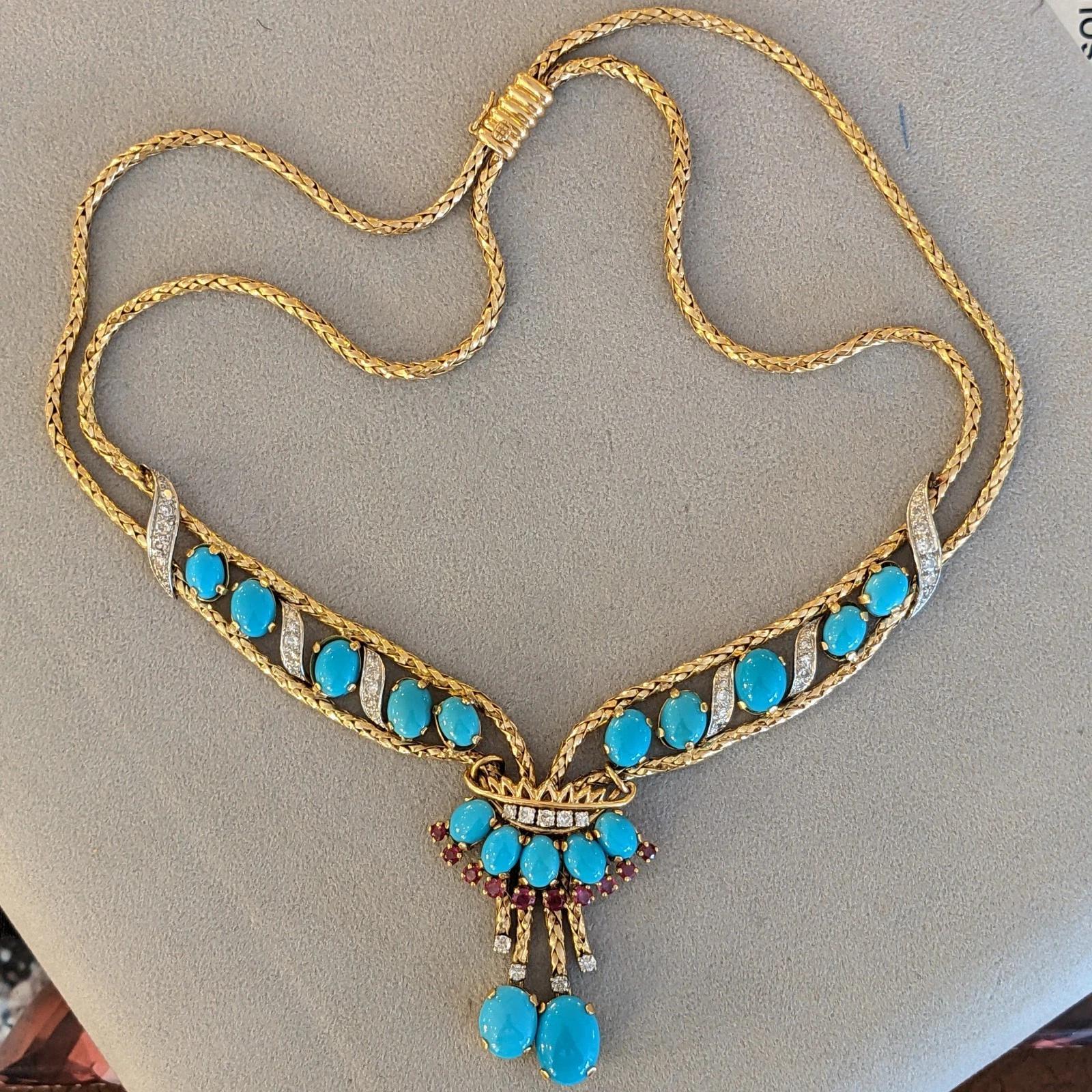 Collier en or jaune 18k et platine avec turquoise française, rubis et diamants Excellent état - En vente à La Jolla, CA