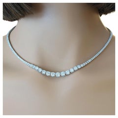 Collier de tennis à diamants gradués 8.50 cttw en or blanc 18k
