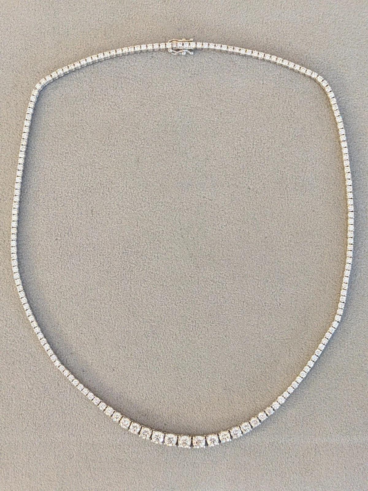 Collana Tennis con diamanti graduati 8,50 cttw in oro bianco 18 carati In condizioni ottime in vendita a La Jolla, CA