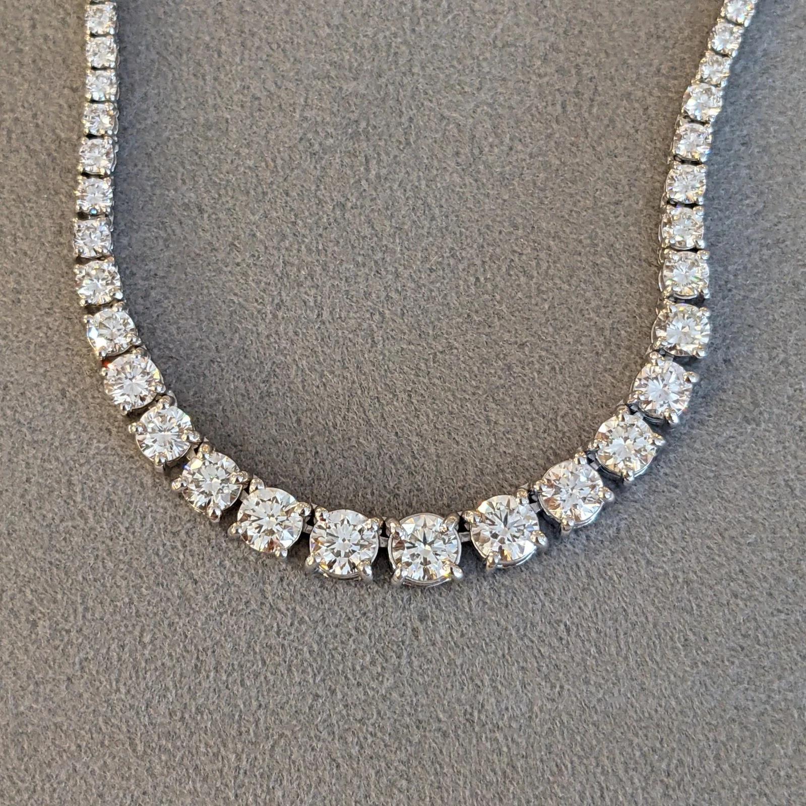 Collana Tennis con diamanti graduati 8,50 cttw in oro bianco 18 carati in vendita 1