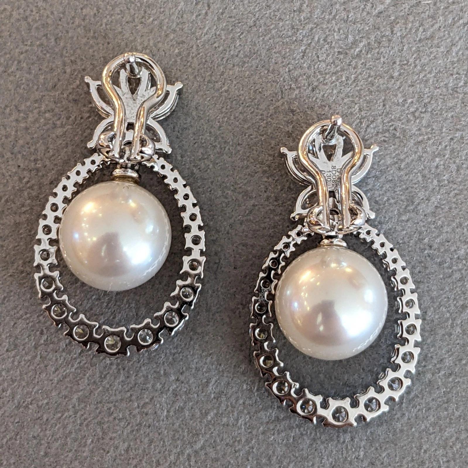 Donna Orecchini pendenti con diamanti naturali e perle in oro bianco 18 carati in vendita