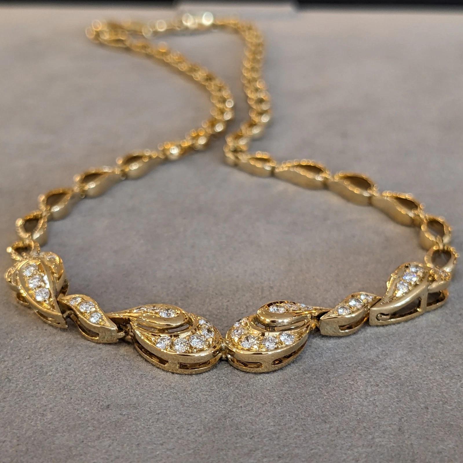 Donna Collana girocollo con diamanti Italia in oro giallo 18 carati in vendita