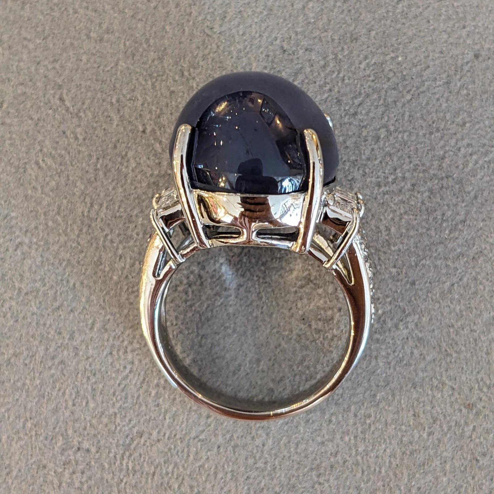 Anello con zaffiro naturale a stella di 29,67 carati e diamante in platino in vendita 2
