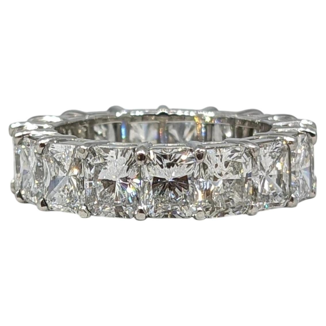 Bague éternité sertie de diamants taille « Radiant », 6,00 carats au total, en platine, taille 4,5 en vente