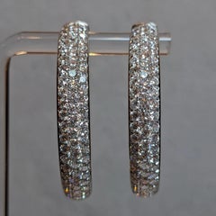 Boucles d'oreilles créoles en or blanc 18 carats avec pavé de diamants ronds de 9,50 carats, par Odelia