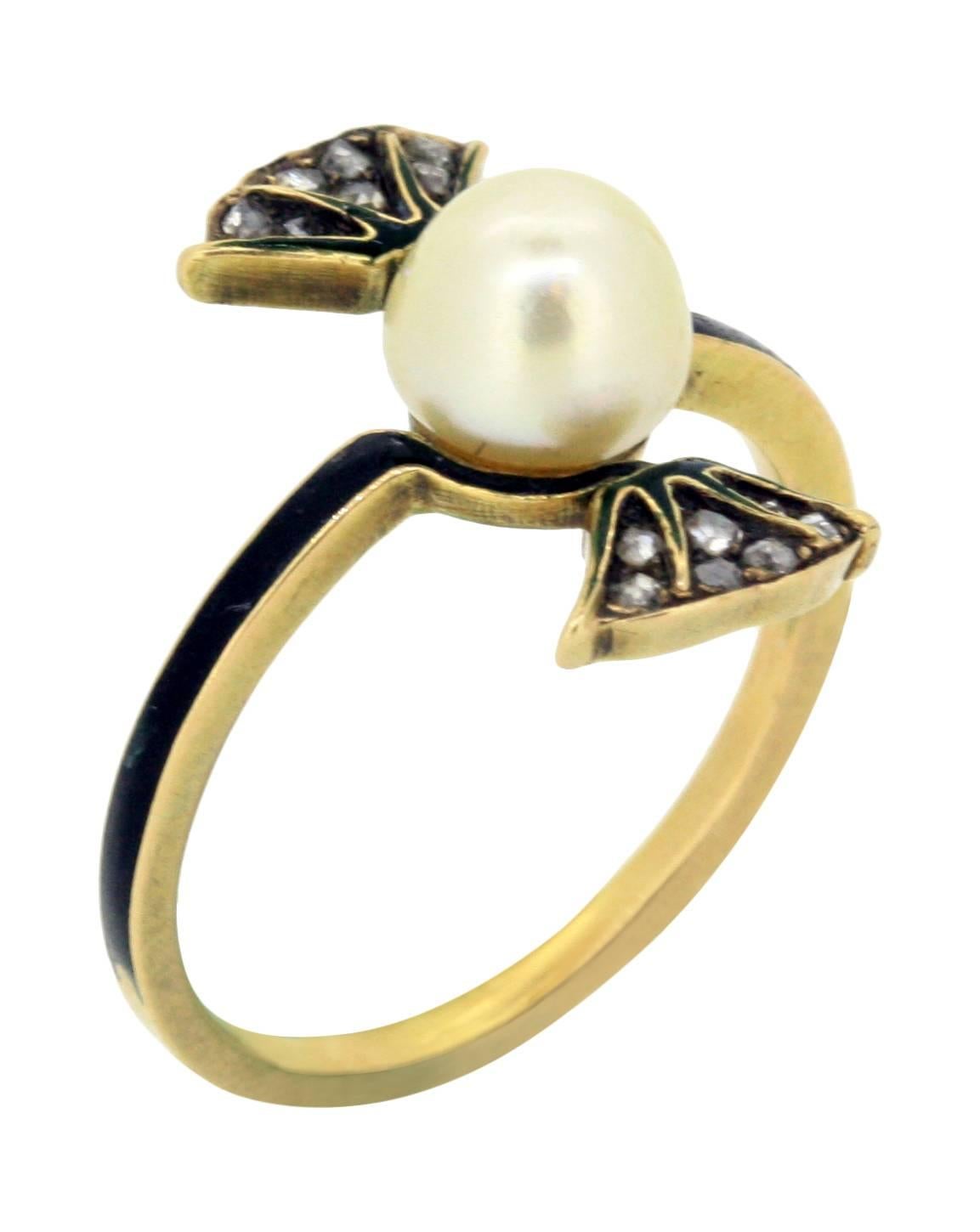 Set with a natural pearl, flanked by two black enamel lotus-flower seed cups set with rose-cut diamonds, mounted in 18k gold 
Signed: Lalique 