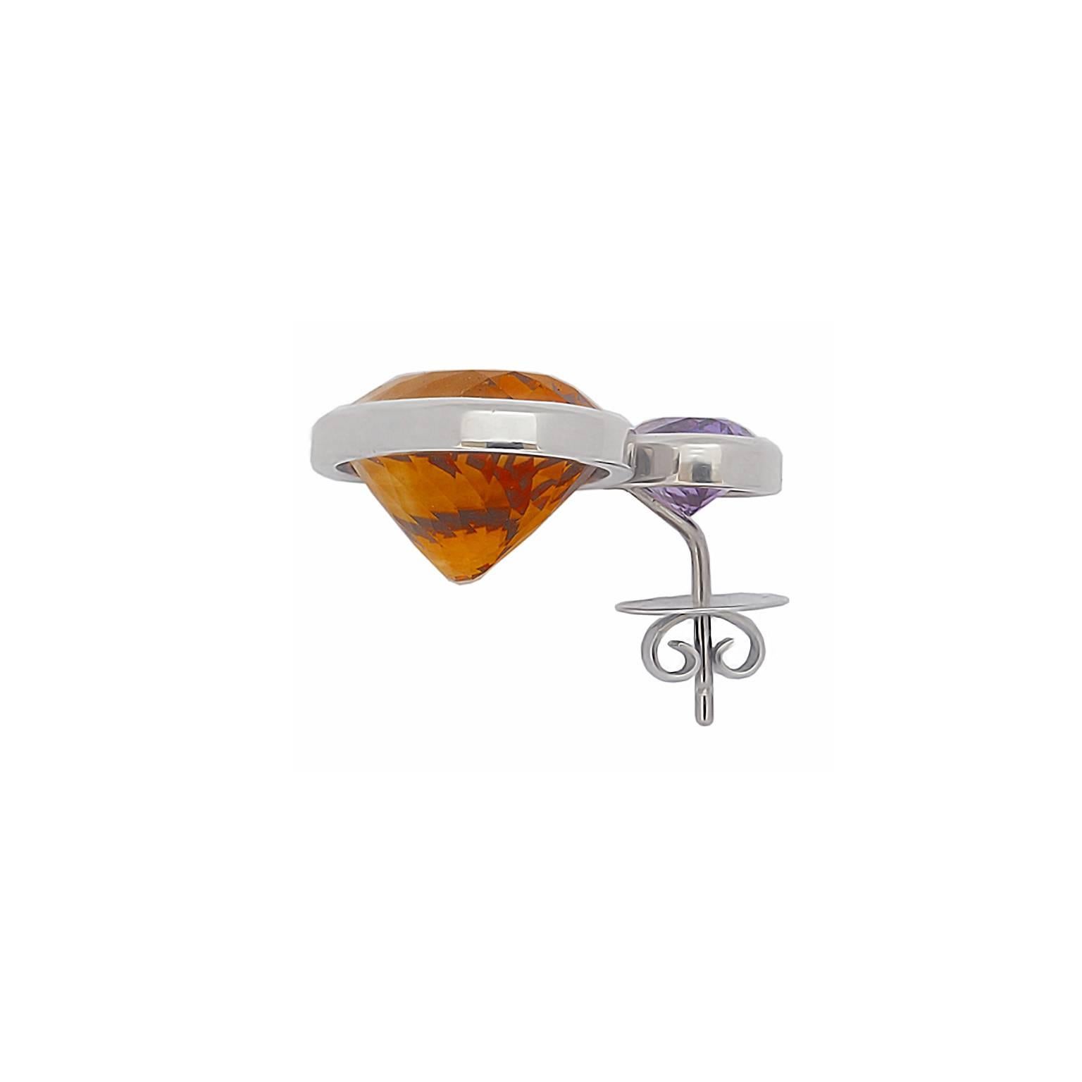 These 18k white gold earrings with two enticing citrine 36,06 ct and two shimmering amethyst 5.18 ct are from the beautiful pure design by Colleen B. Rosenblat. With a length of 27.5 mm and a wide of 22 mm they are perfect for every day.