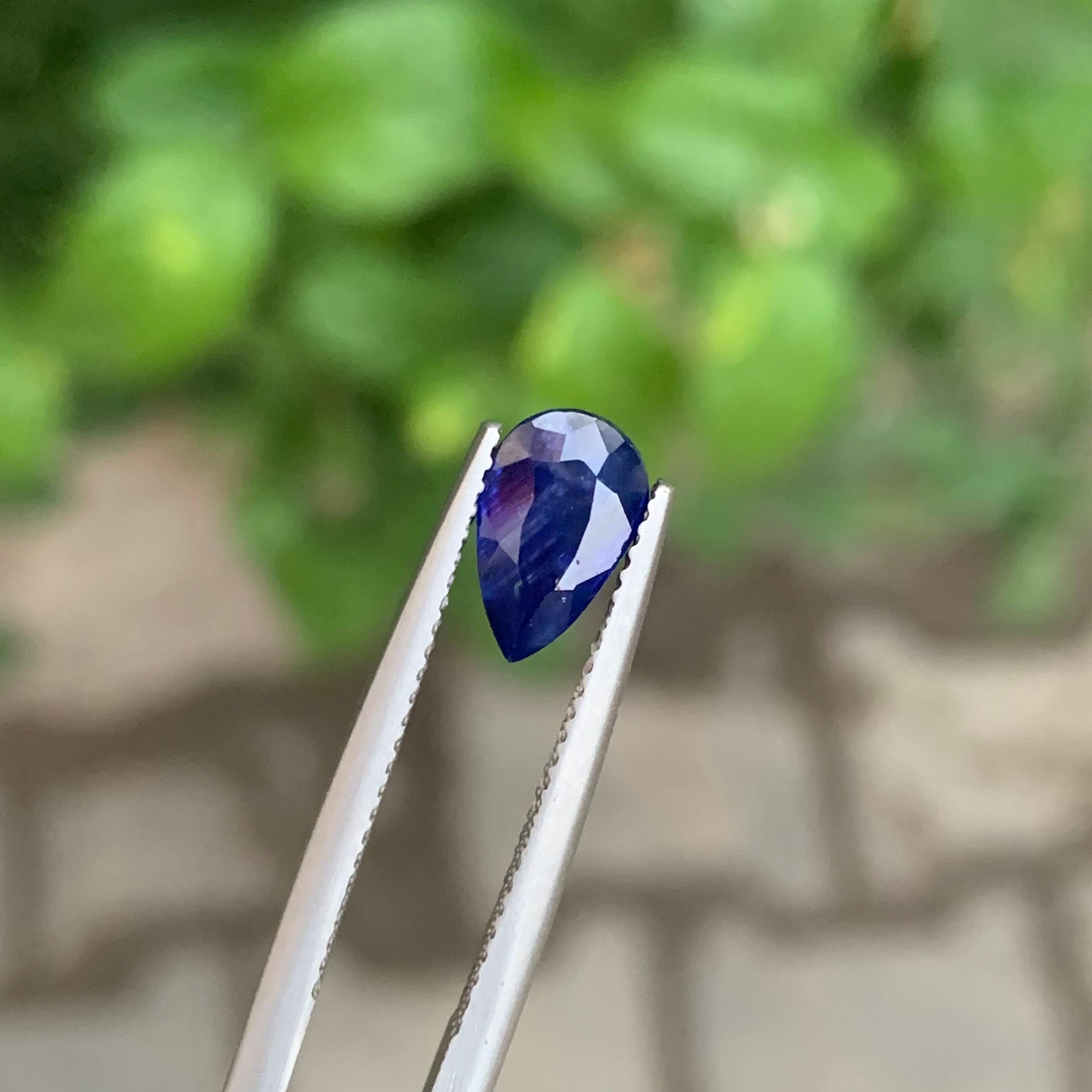 1,60 Karat natürlicher loser blauer Saphir Birnenform Edelstein für Damen oder Herren im Angebot