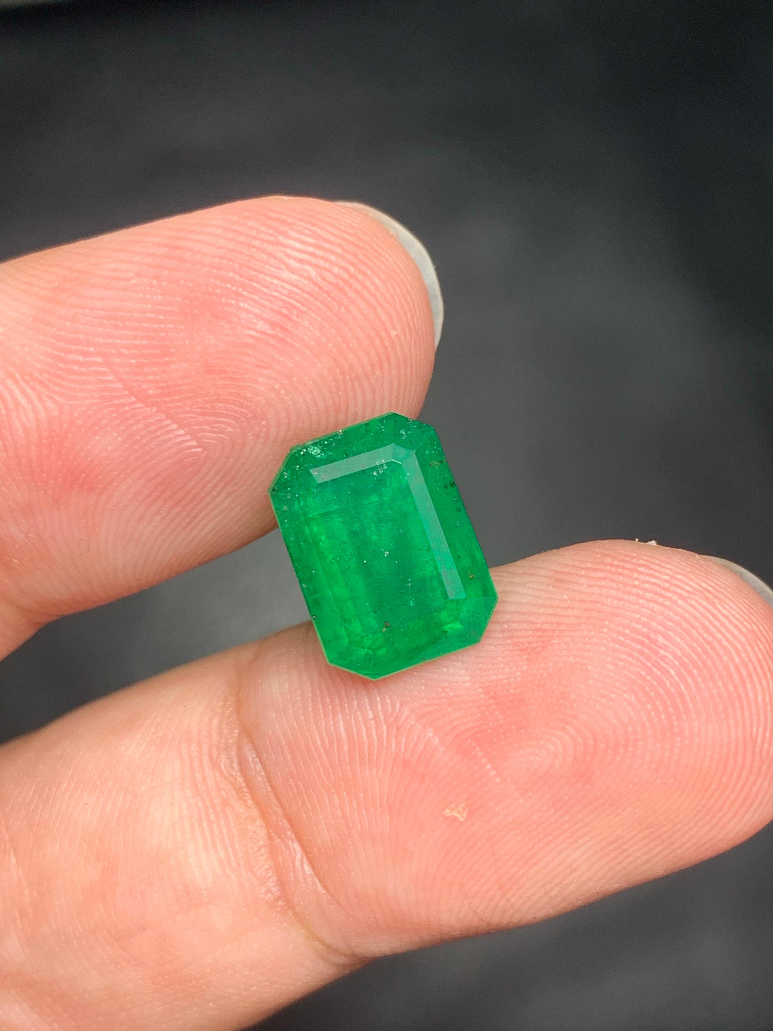 4,50 Karat natürlicher loser Smaragd Edelstein aus Swat  Tal, Pakistan im Zustand „Neu“ im Angebot in Peshawar, PK