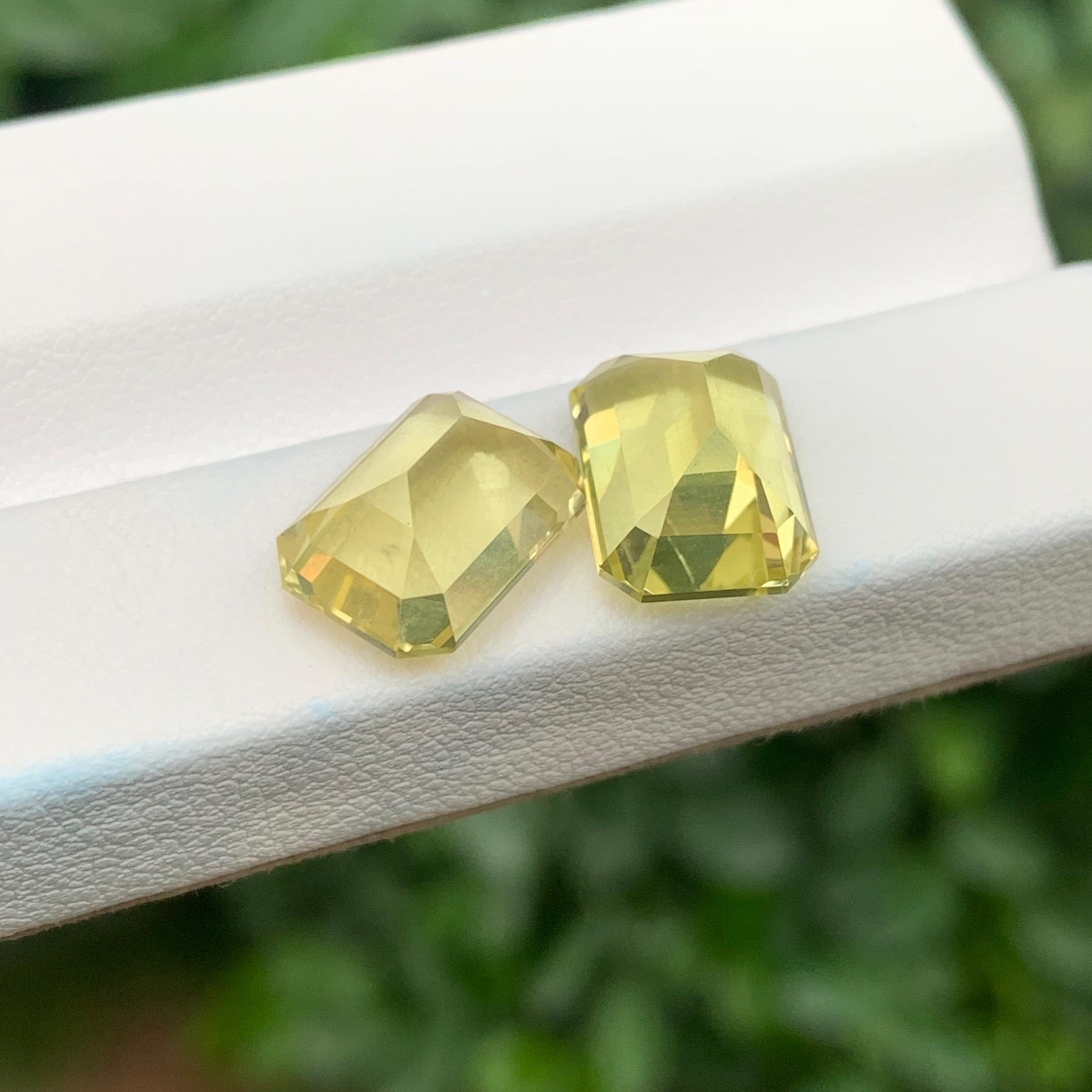 Arts and Crafts 8.90 Carat Natural Loose Lemon Quartz Pair Emerald Shape Gemstone (pierre précieuse en forme d'émeraude) en vente
